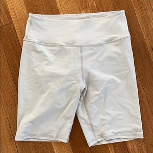 Alo Shimmery cream bone color spandex size medium